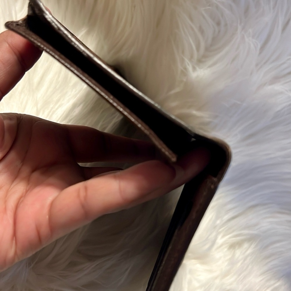 💯% Authentic Louis Vuitton Checkbook Passport Case. - Picture 9 of 10